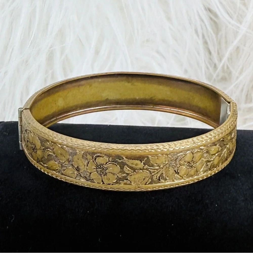Elegant Floral Gold-Tone Women's Bangle Bracelet